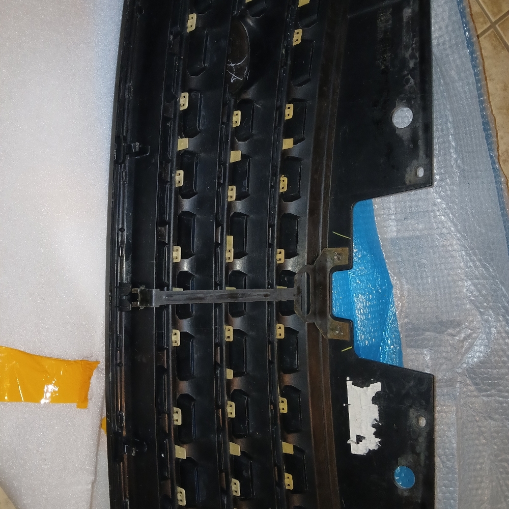 2015 Original Factory Range Rover Front Grill - image 8